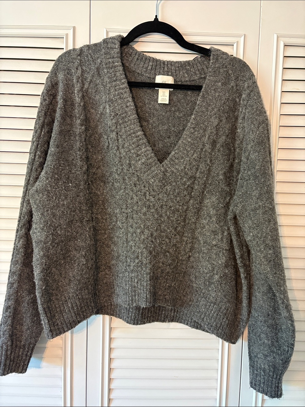 H&M Cozy Wool Blend V-Neck Cable Knit Sweater - Gray Size L